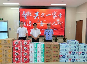 高温送清凉 共建聚合力——我校开展八一慰问活动
